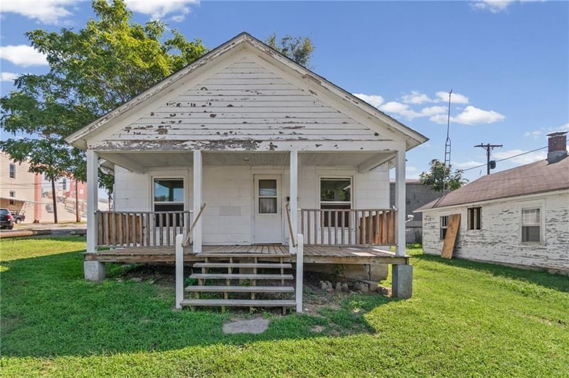 203 S Folger St, Carrollton, MO 64633