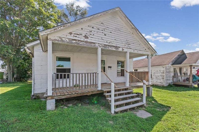 203 S Folger St, Carrollton, MO 64633