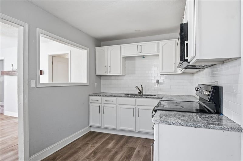 5746 College Ave, Kansas City, MO 64130