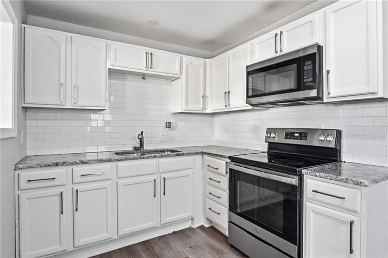 5746 College Ave, Kansas City, MO 64130