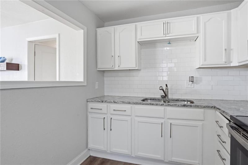 5746 College Ave, Kansas City, MO 64130