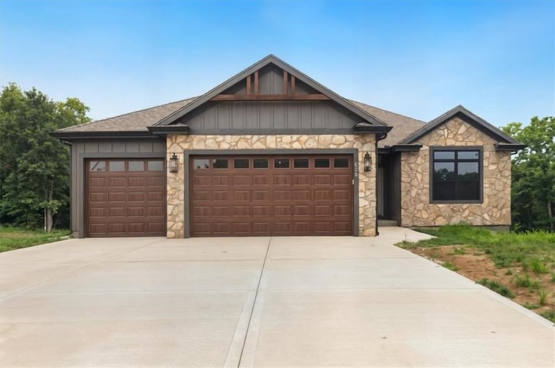 2204 Arbor Ln, Excelsior Springs, MO 64024