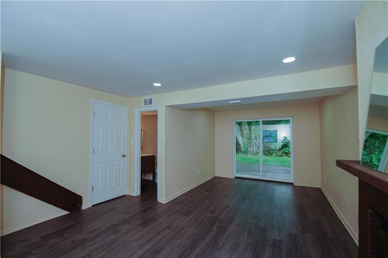 9528 Manning Ave, Kansas City, MO 64134