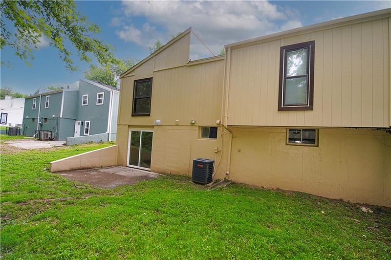 9528 Manning Ave, Kansas City, MO 64134