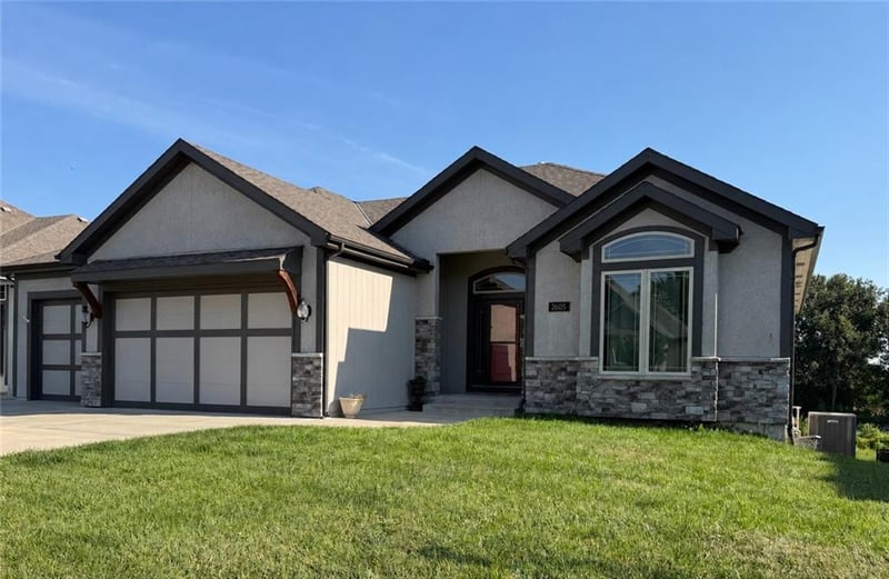 2605 NE 92nd St, Kansas City, MO 64156