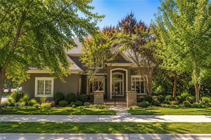 26615 W Greentree Ct, Olathe, KS 66061