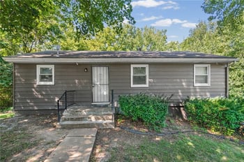 7030 Manchester Ave, Kansas City, MO 64133