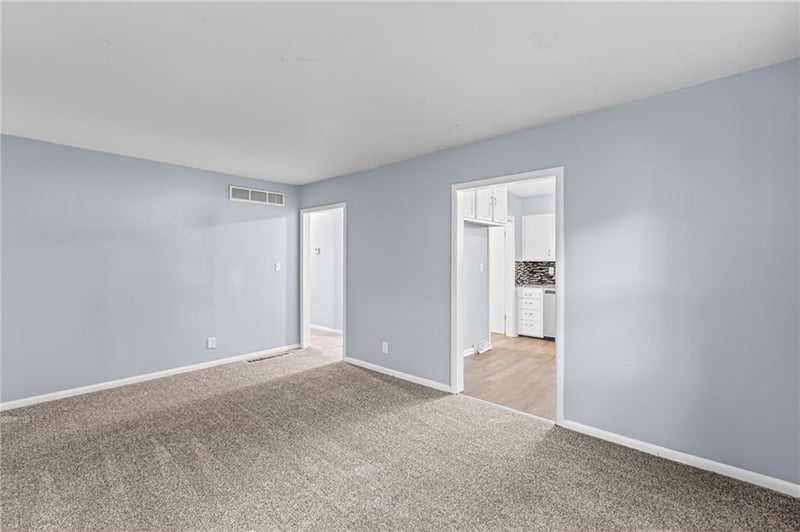 7030 Manchester Ave, Kansas City, MO 64133