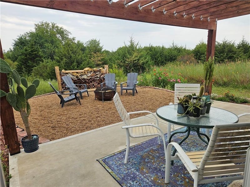 2 Illinois Dr, Linn Valley, KS 66040