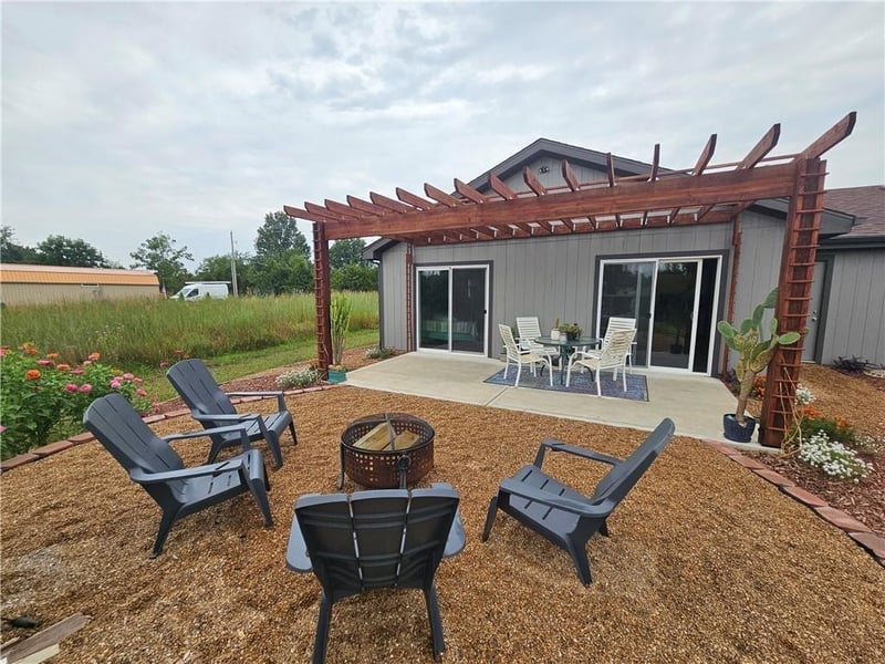 2 Illinois Dr, Linn Valley, KS 66040