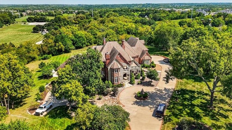 14707 Mission Rd, Leawood, KS 66224