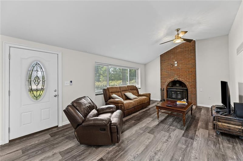 301 N 169 Hw, Smithville, MO 64089