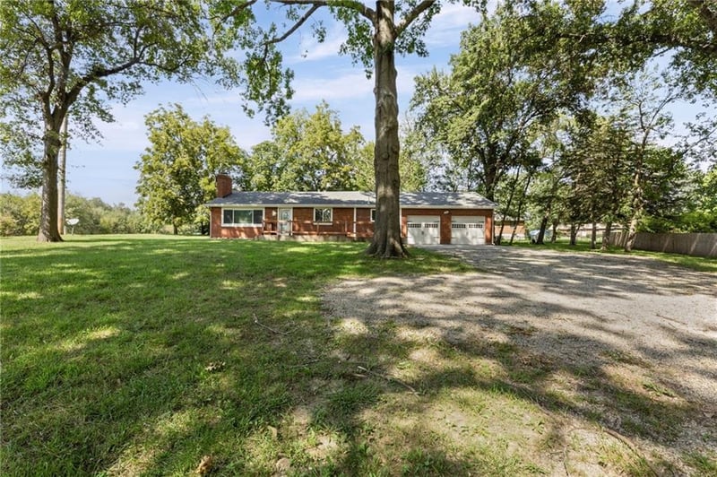 301 N 169 Hw, Smithville, MO 64089