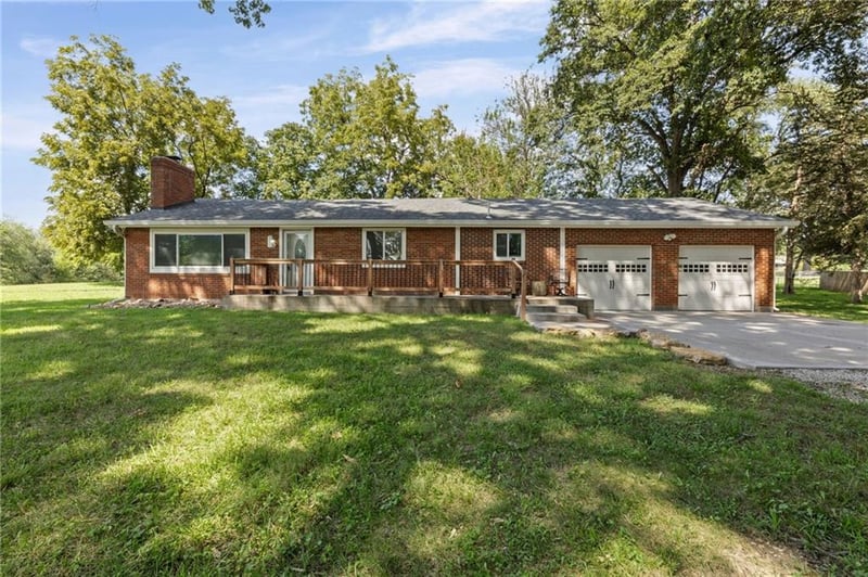 301 N 169 Hw, Smithville, MO 64089
