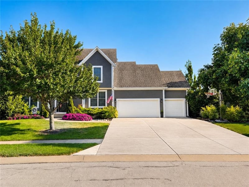16915 W 161 St, Olathe, KS 66062