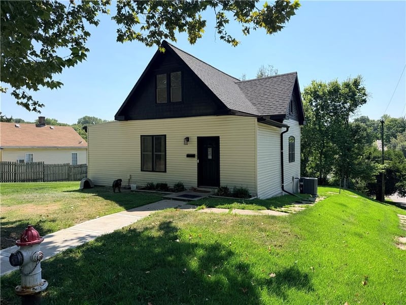 1502 6th Ave, St Joseph, MO 64505
