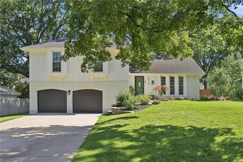 10715 W 101st Ter, Overland Park, KS 66214