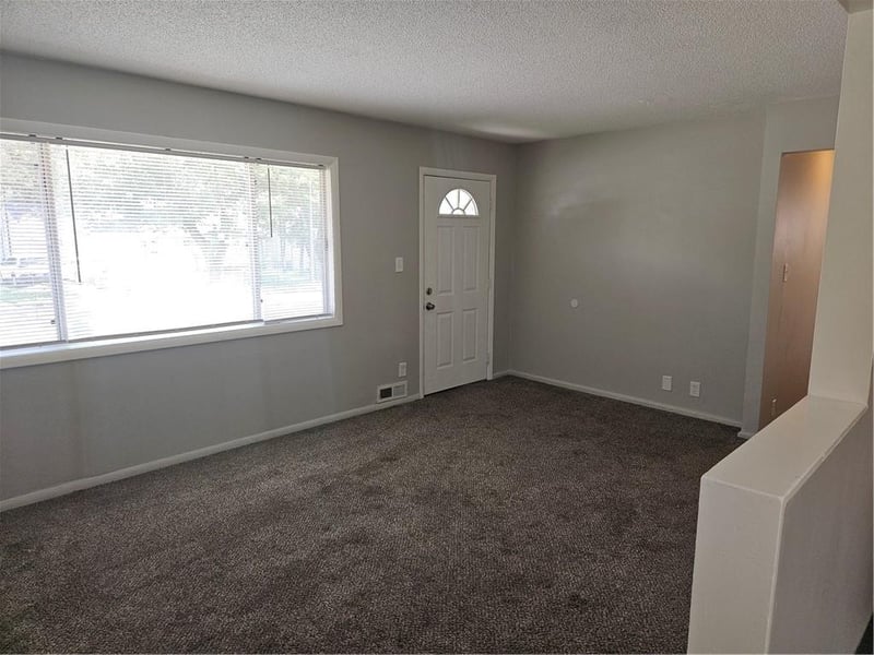 11402 Crystal Ave, Kansas City, MO 64134