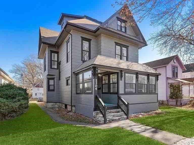 1304 Massachusetts St, Lawrence, KS 660