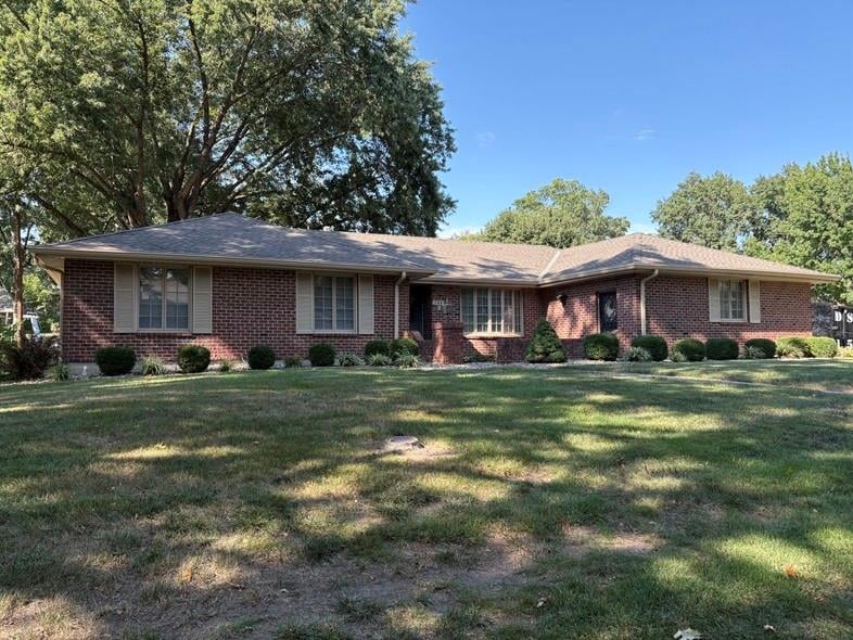 306 NW Lincolnwood Dr, Lee's Summit, MO 64063