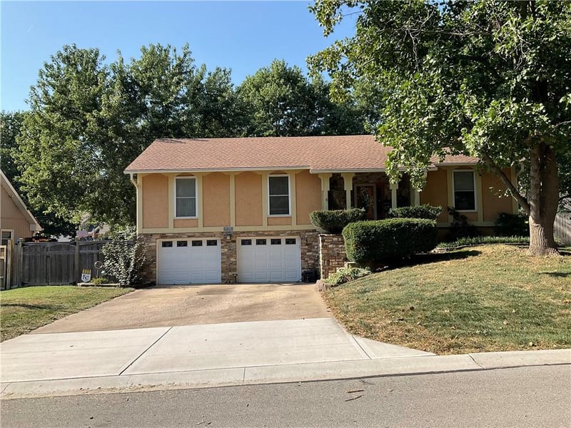 212 Hillcrest Rd, Belton, MO 64012