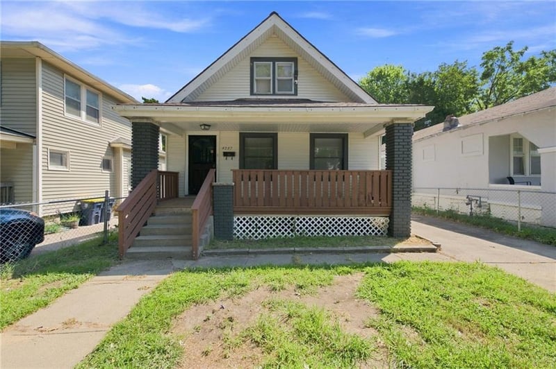 4237 Agnes Ave, Kansas City, MO 64130