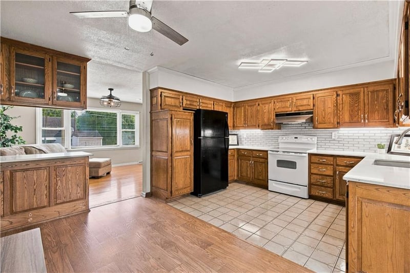 608 NE 82nd St, Kansas City, MO 64118