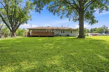 608 NE 82nd St, Kansas City, MO 64118