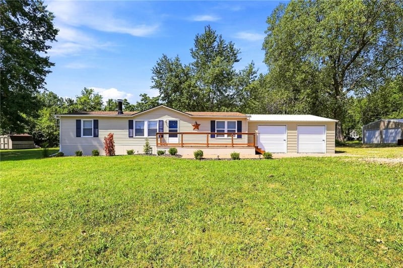 806 N Jerry St, Raymore, MO 64083