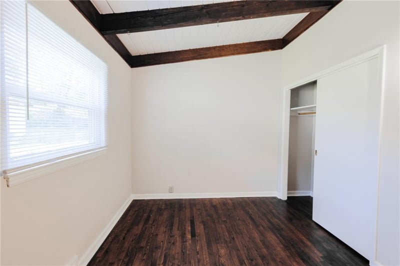8 W 89th Ter, Kansas City, MO 64114