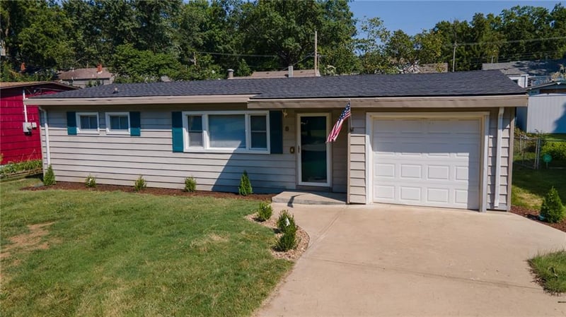 8 W 89th Ter, Kansas City, MO 64114