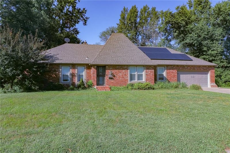 324 Goodrich Dr, Warrensburg, MO 64093