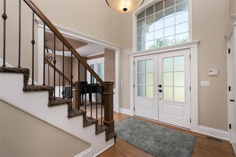 5913 NE Coral Cir, Lee's Summit, MO 64064