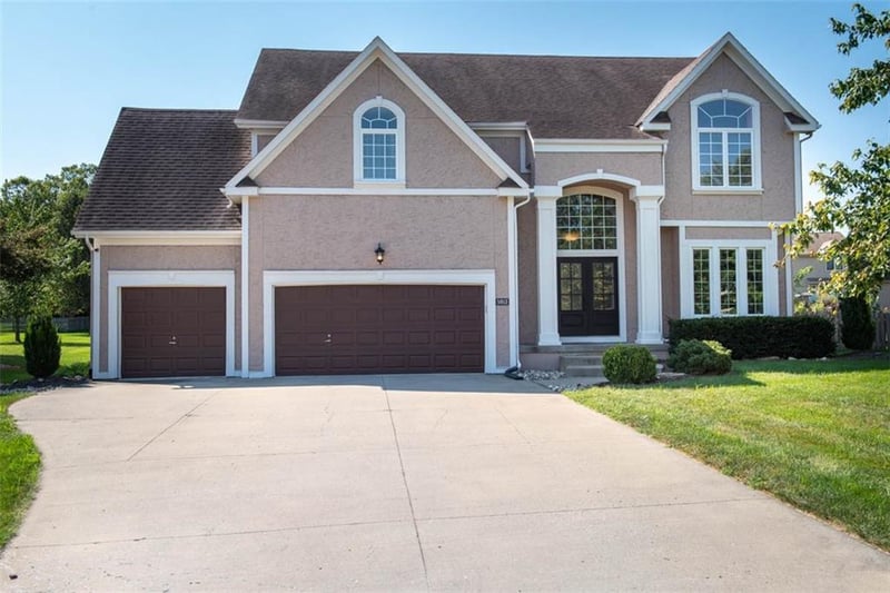 5913 NE Coral Cir, Lee's Summit, MO 64064