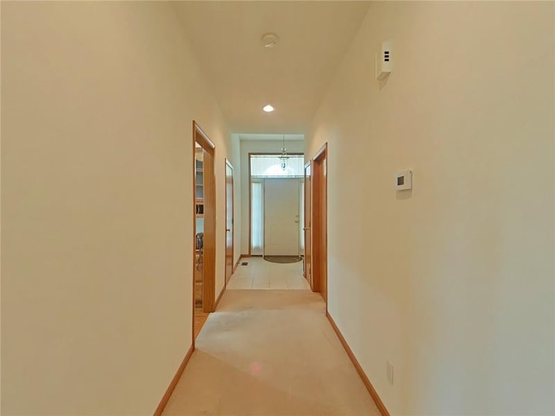 2901 Eastbrook Ct, St Joseph, MO 64506