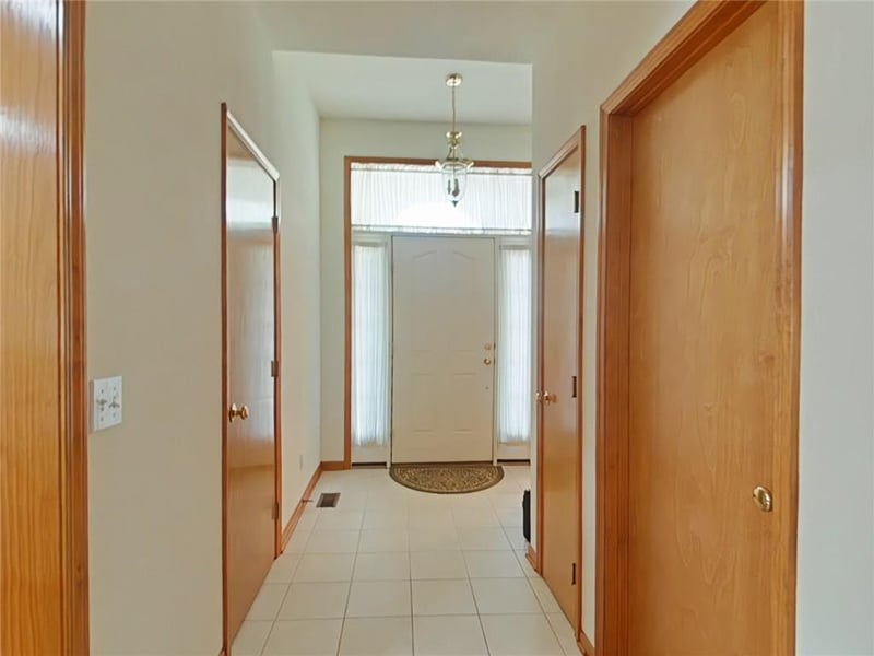 2901 Eastbrook Ct, St Joseph, MO 64506