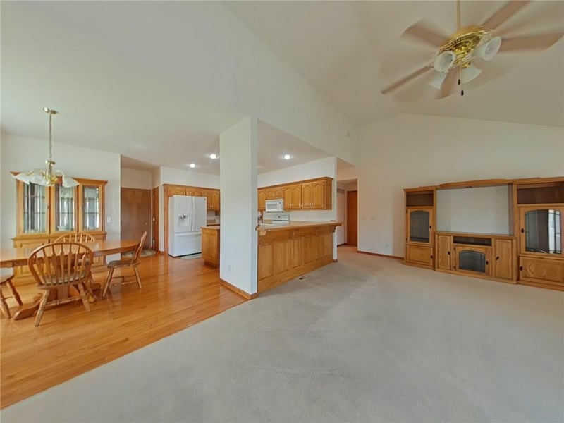 2901 Eastbrook Ct, St Joseph, MO 64506