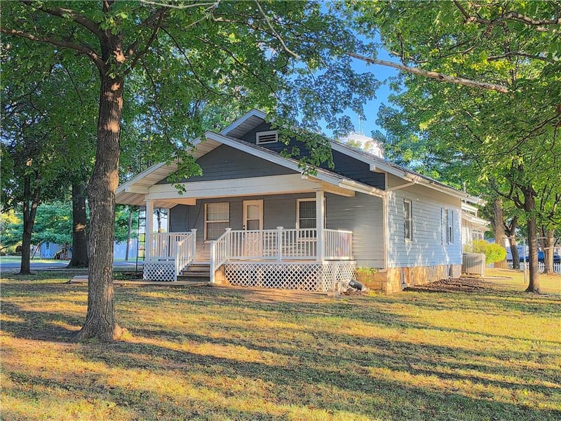1002 W 4th Ave, Garnett, KS 66032