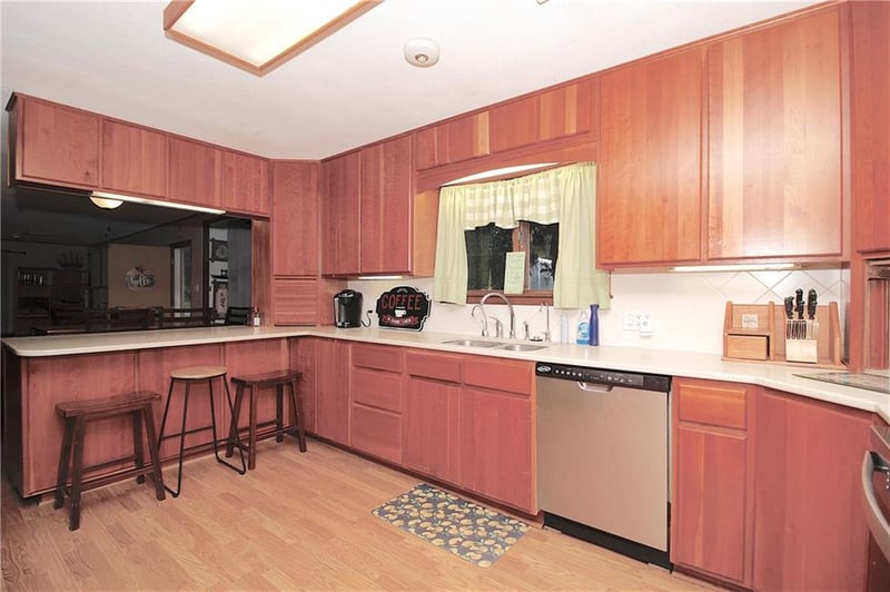 1002 W 4th Ave, Garnett, KS 66032