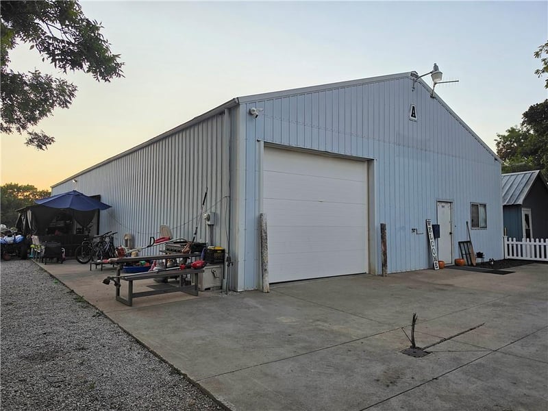 1002 W 4th Ave, Garnett, KS 66032
