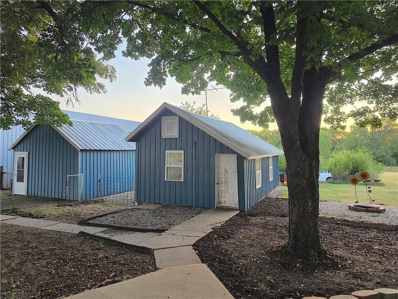 1002 W 4th Ave, Garnett, KS 66032