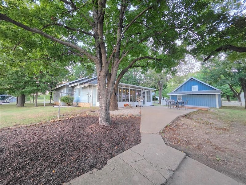435 S Westgate Rd, Garnett, KS 66032