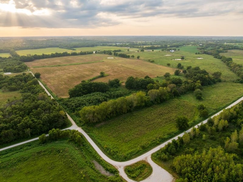 E 355th St, Creighton, MO 64739