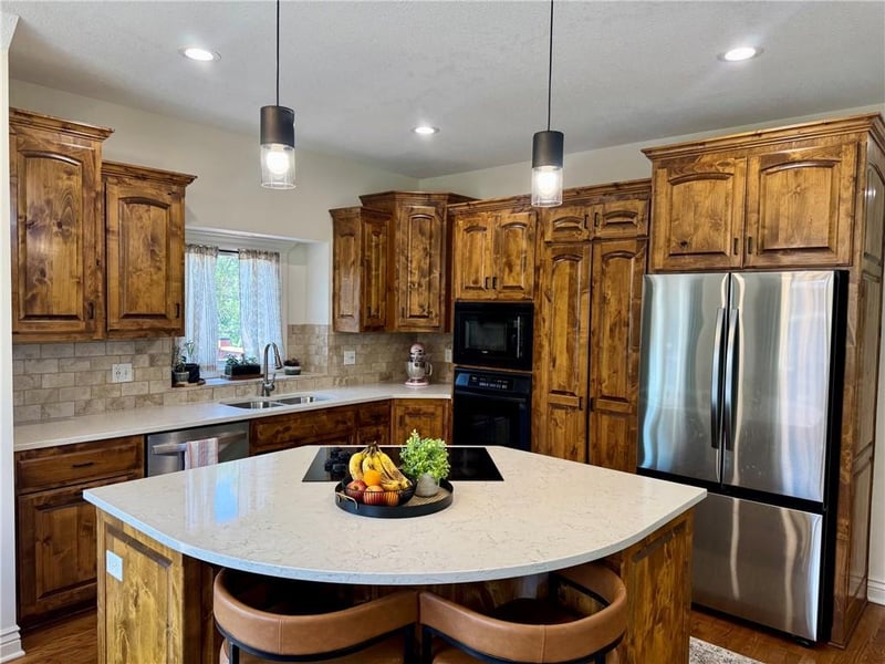 112 S Westglen Dr, Raymore, MO 64083