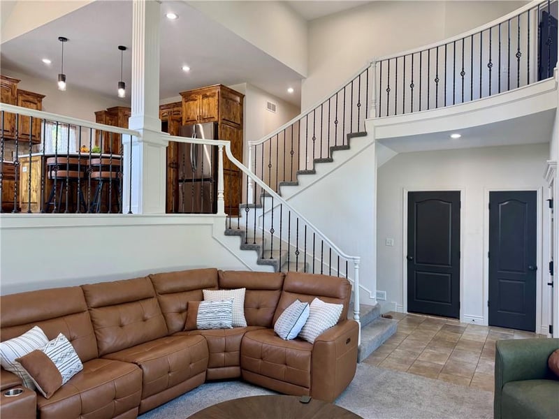 112 S Westglen Dr, Raymore, MO 64083