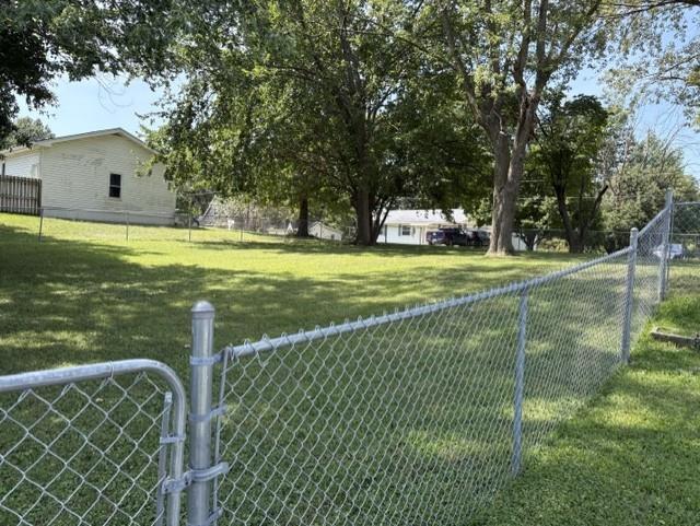 1405 NE 72 St, Gladstone, MO 64118