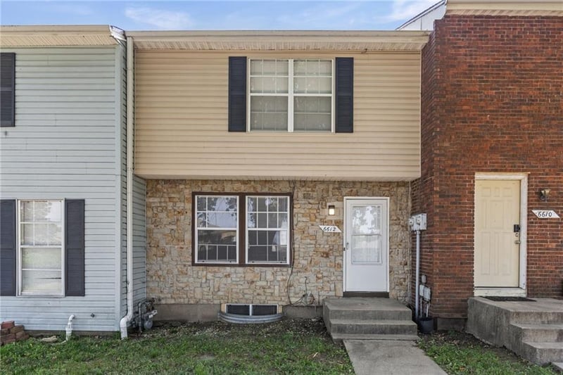 6612 E 128th St, Grandview, MO 64030