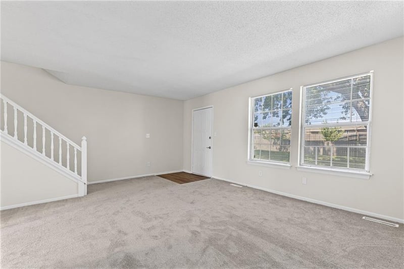 6612 E 128th St, Grandview, MO 64030