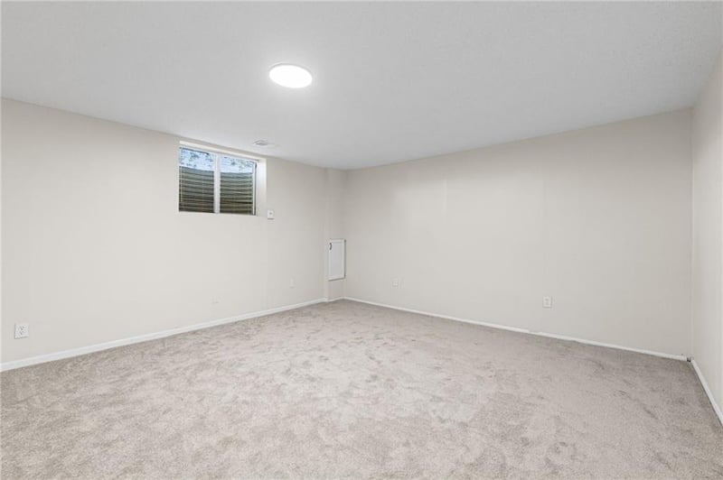 6612 E 128th St, Grandview, MO 64030