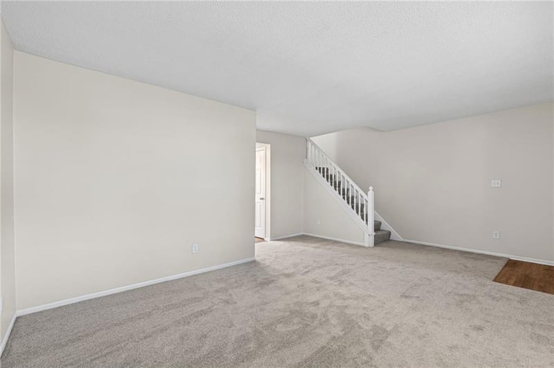 6612 E 128th St, Grandview, MO 64030